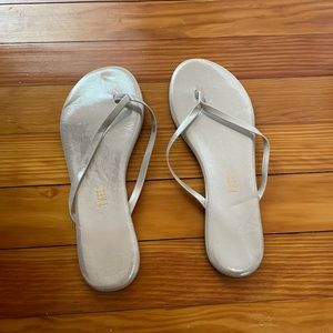 Tkees flip flops
